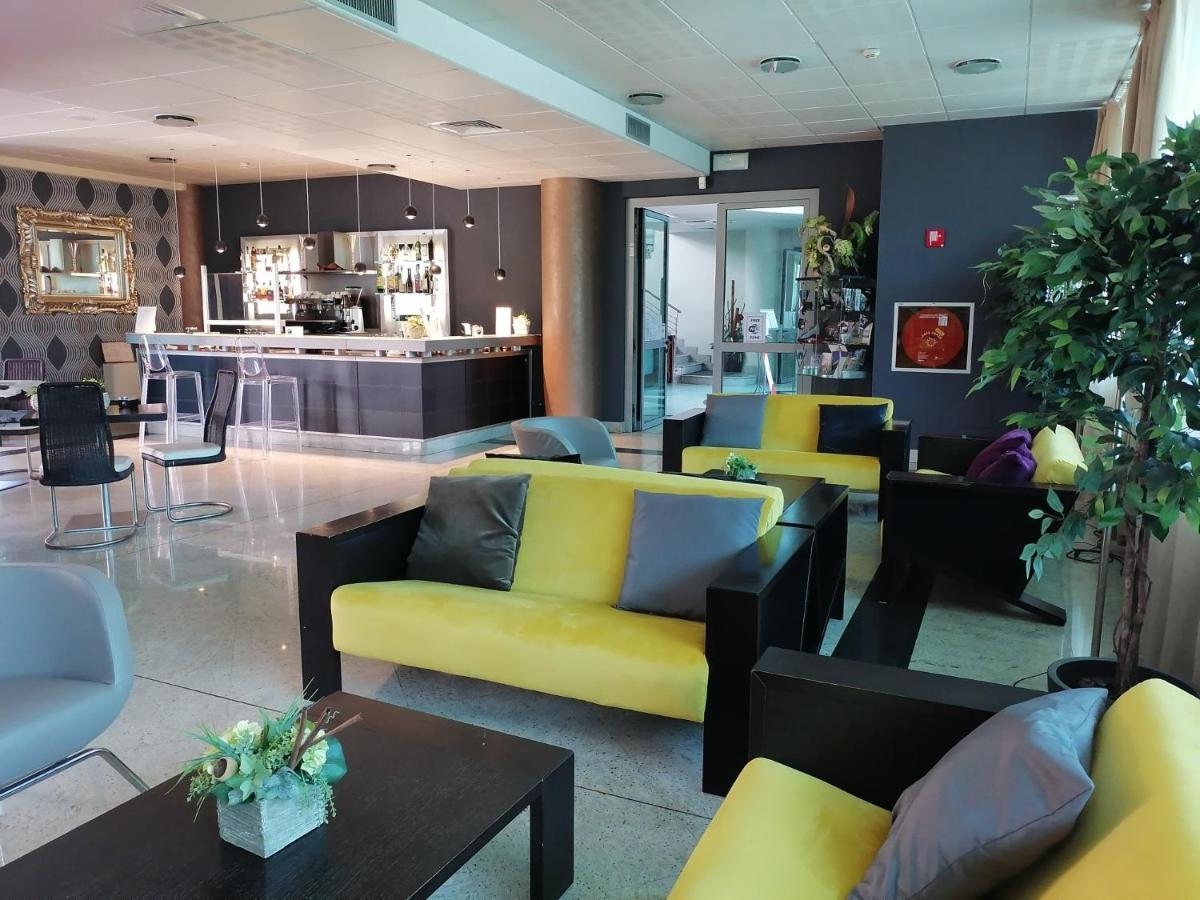 Hotel Parisi Никелино Екстериор снимка