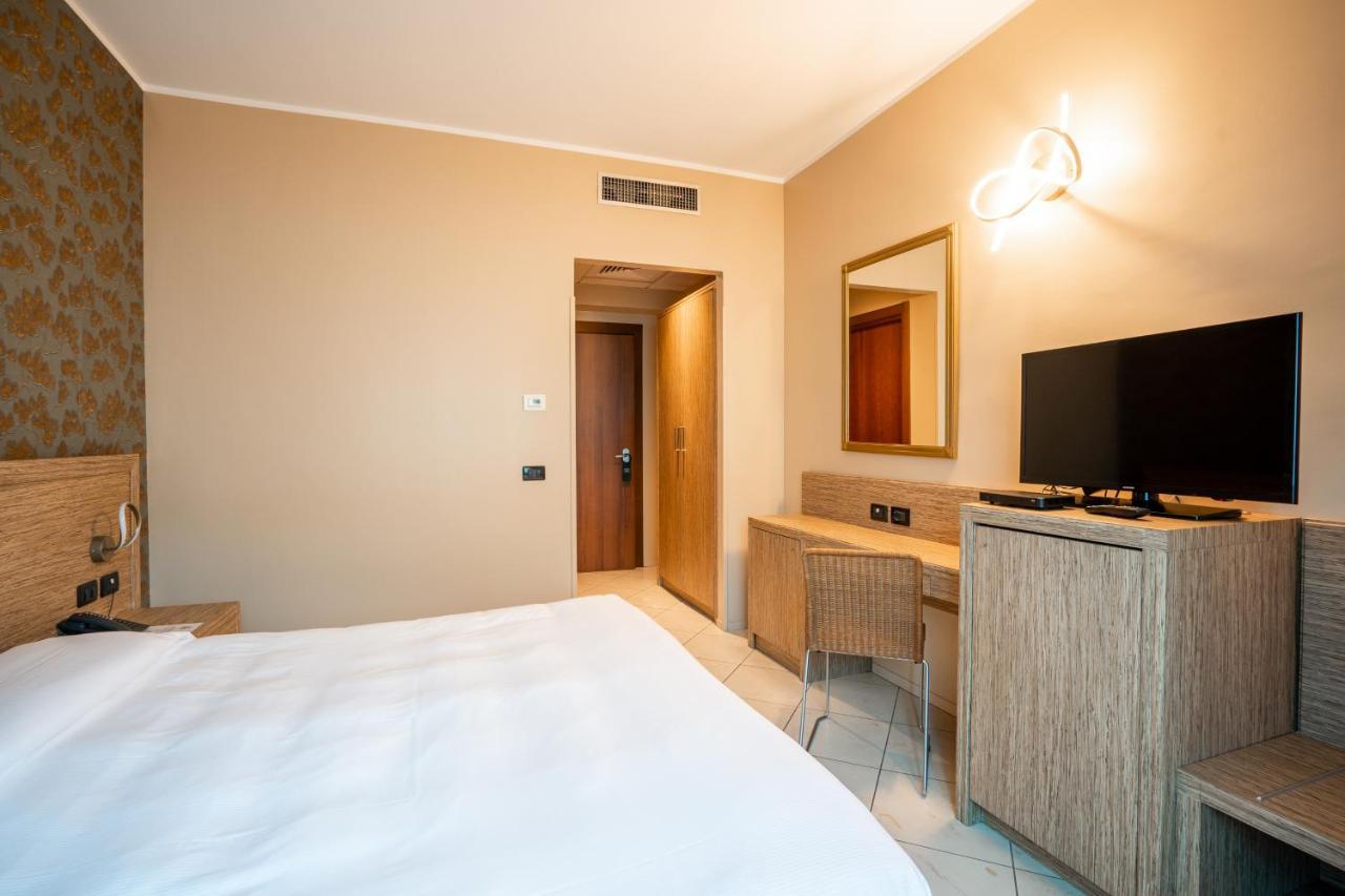 Hotel Parisi Никелино Екстериор снимка